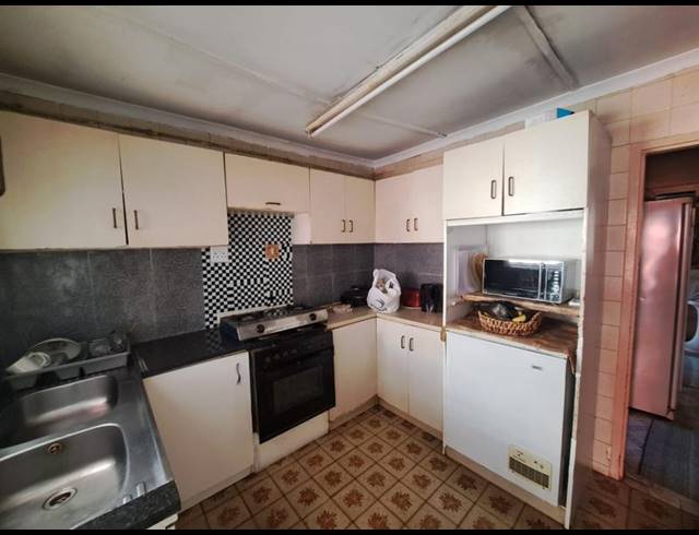 3 BEDROOM HOUSE FOR SALE IN WHETSTONE